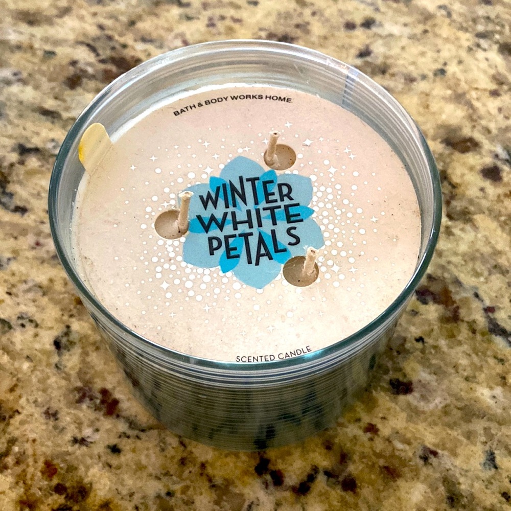 Bath & Body Works Home HTF Winter white petals 3 wick LG candle NEW 14.5oz